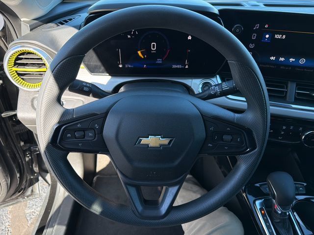 Used 2025 Chevrolet Trax LT FWD image 17