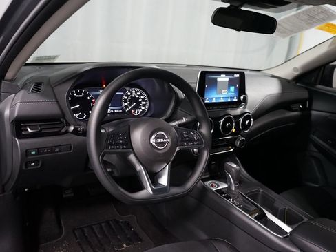Used 2025 Nissan Sentra SV image 7