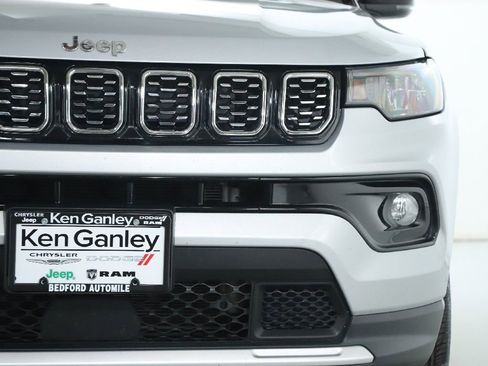 Used 2025 Jeep Compass Limited AWD/4WD image 7