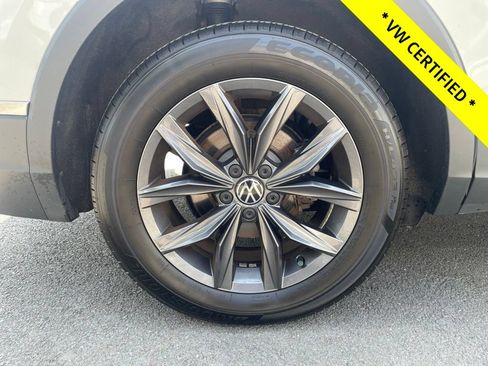 Used 2023 Volkswagen Tiguan SE w/ Panoramic Sunroof Package AWD/4WD image 13