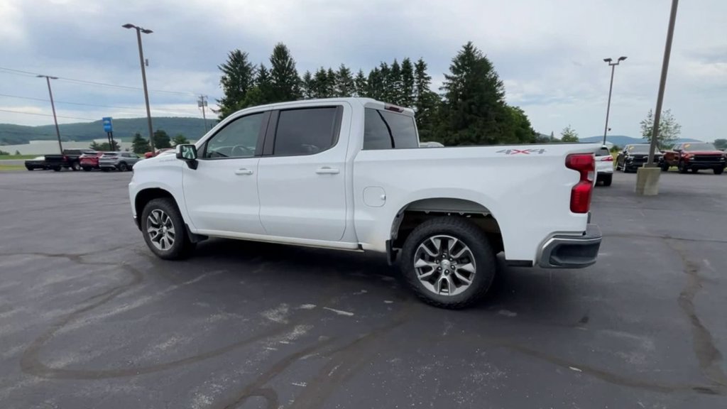 Used 2022 Chevrolet Silverado 1500 LT AWD/4WD image 6