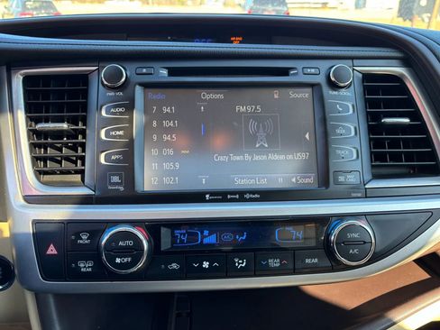 Used 2016 Toyota Highlander Limited image 22