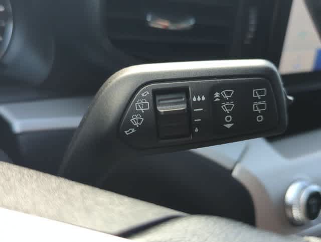Used 2023 Ford Explorer XLT AWD/4WD image 27