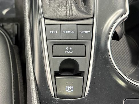 Used 2018 Toyota Camry XSE image 24