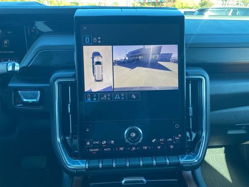 Used 2025 GMC Yukon XL Denali image 36