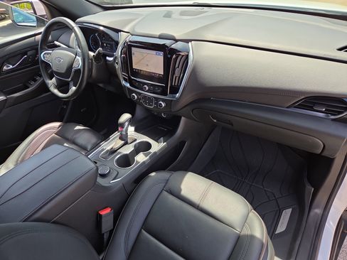 Used 2023 Chevrolet Traverse RS w/ LPO, Floor Liner Package FWD image 18