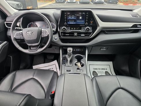Used 2022 Toyota Highlander XLE image 24