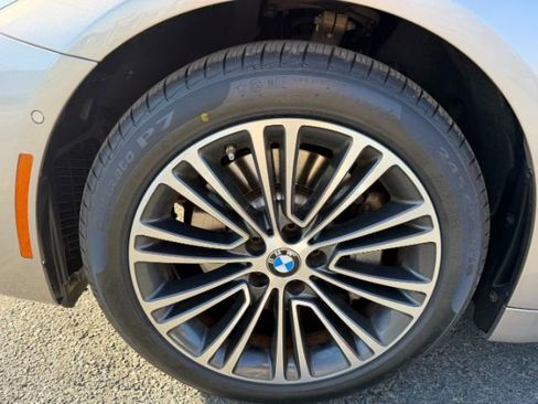 Used 2018 BMW 530i xDrive image 17