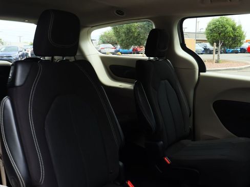 Used 2023 Chrysler Voyager LX image 30