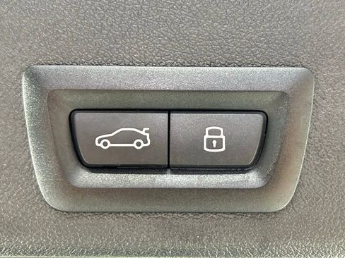 Used 2024 BMW X6 xDrive40i w/ Executive Package image 16