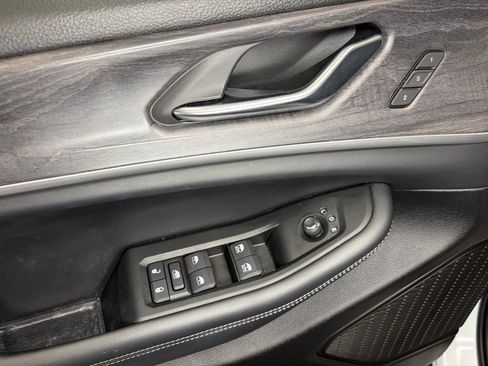 Used 2024 Jeep Grand Cherokee Limited w/ Black Appearance Package image 15