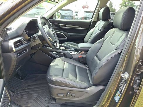 Certified 2022 Kia Telluride S image 16