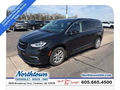 Used 2023 Chrysler Pacifica Touring-L image 1