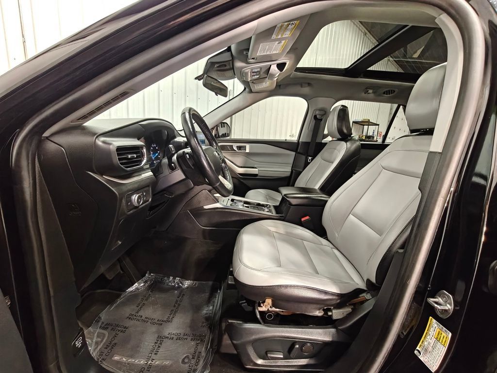Used 2021 Ford Explorer XLT w/ Equipment Group 202A AWD/4WD image 29