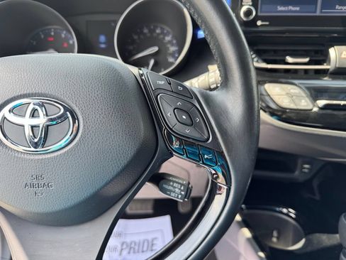 Used 2021 Toyota C-HR XLE FWD image 22