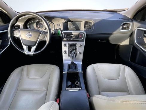 Used 2017 Volvo S60 T5 Dynamic image 16