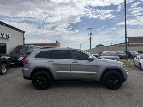Used 2017 Jeep Grand Cherokee Limited RWD image 5