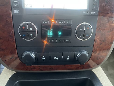 Used 2013 Chevrolet Suburban 2500 LT image 31