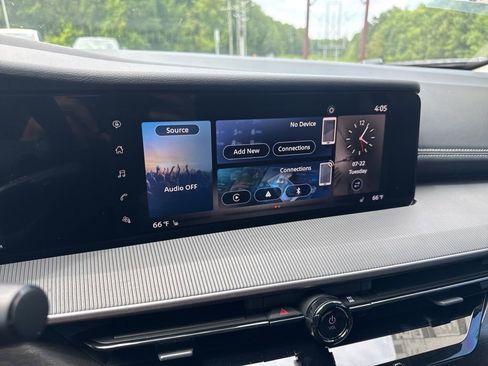 New 2025 Nissan Murano SV image 4