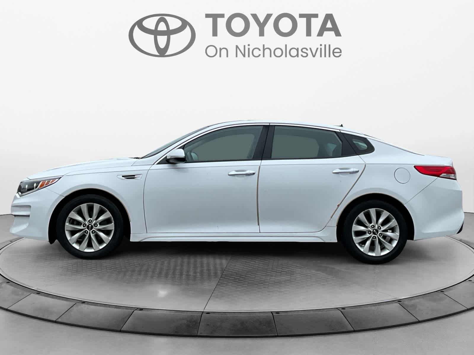 Used 2016 Kia Optima EX w/ Premium Package FWD image 2