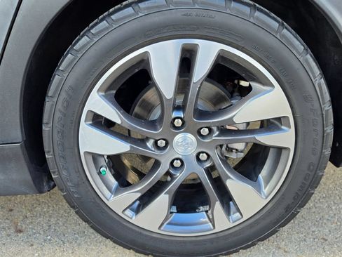 Used 2018 Buick Regal Preferred w/ Sights and Sounds Package AWD/4WD image 29
