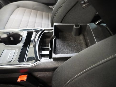 Used 2019 Ford Edge SEL image 22