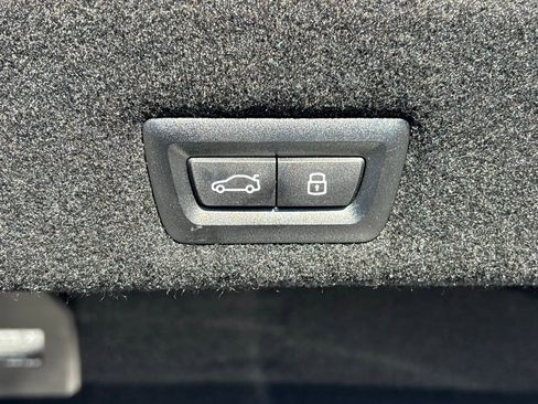 Used 2025 BMW 750e xDrive w/ Premium Package AWD/4WD image 27