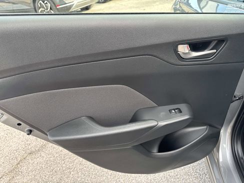 Used 2021 Hyundai Accent SE image 9