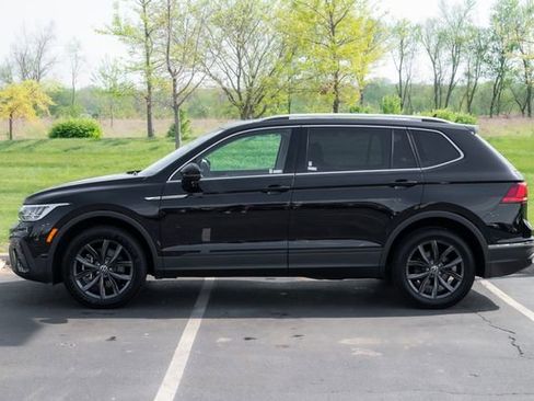 Used 2023 Volkswagen Tiguan SE w/ Panoramic Sunroof Package FWD image 27