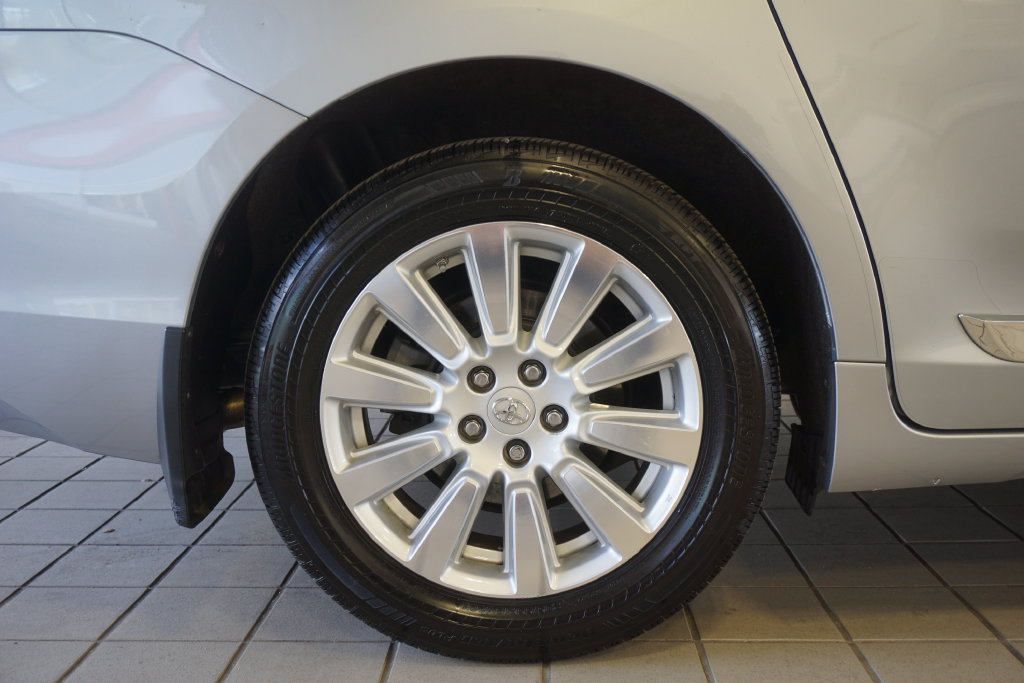 Used 2017 Toyota Sienna XLE w/ XLE Navigation Package AWD/4WD image 34