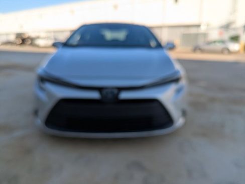 Used 2023 Toyota Corolla LE image 2