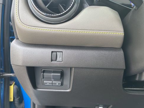 Used 2024 Chevrolet Colorado ZR2 w/ ZR2 Convenience Package III AWD/4WD image 33