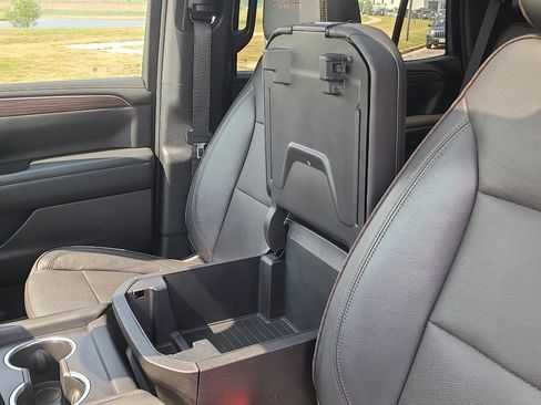 Used 2023 Chevrolet Tahoe High Country AWD/4WD image 19