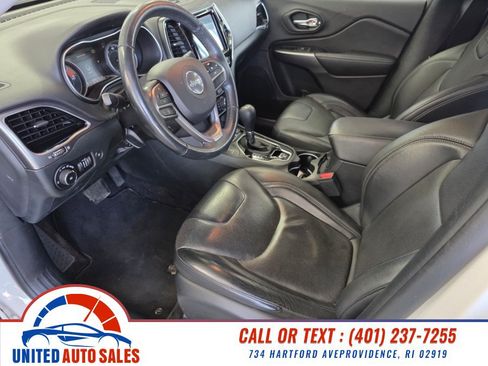 Used 2019 Jeep Cherokee Limited AWD/4WD image 9