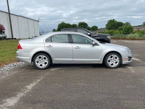 Used 2010 Ford Fusion SE FWD image 3
