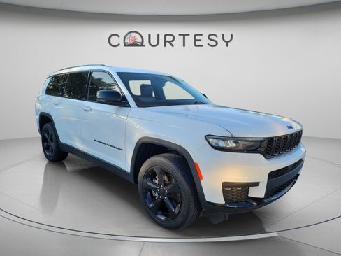 Certified 2023 Jeep Grand Cherokee L Laredo AWD/4WD image 4