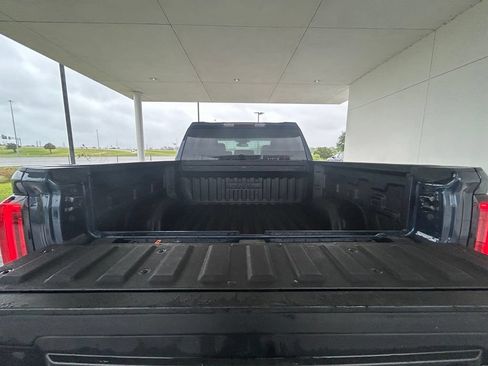 Used 2023 GMC Sierra 1500 SLT w/ SLT Premium Package AWD/4WD image 17