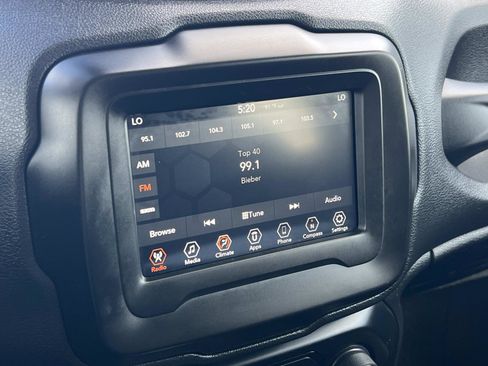 Used 2021 Jeep Renegade Latitude image 12