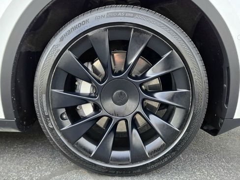 Used 2021 Tesla Model Y Long Range image 15
