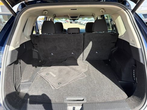 Used 2024 Nissan Rogue SV FWD image 17