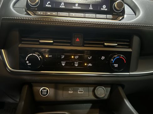 Used 2023 Nissan Rogue S AWD/4WD image 12
