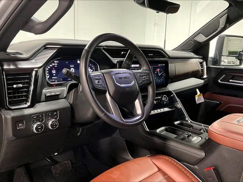Used 2024 GMC Sierra 3500 Denali Ultimate AWD/4WD image 13