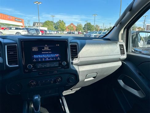 Used 2024 Nissan Frontier SV image 20