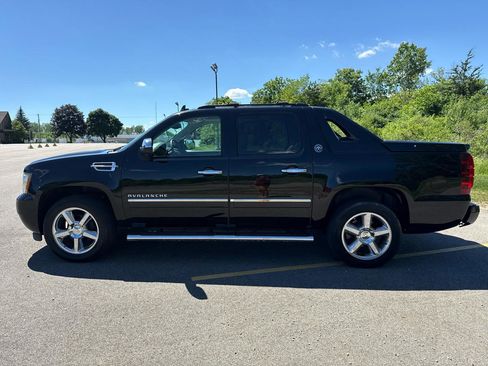 Used 2013 Chevrolet Avalanche LTZ AWD/4WD image 9