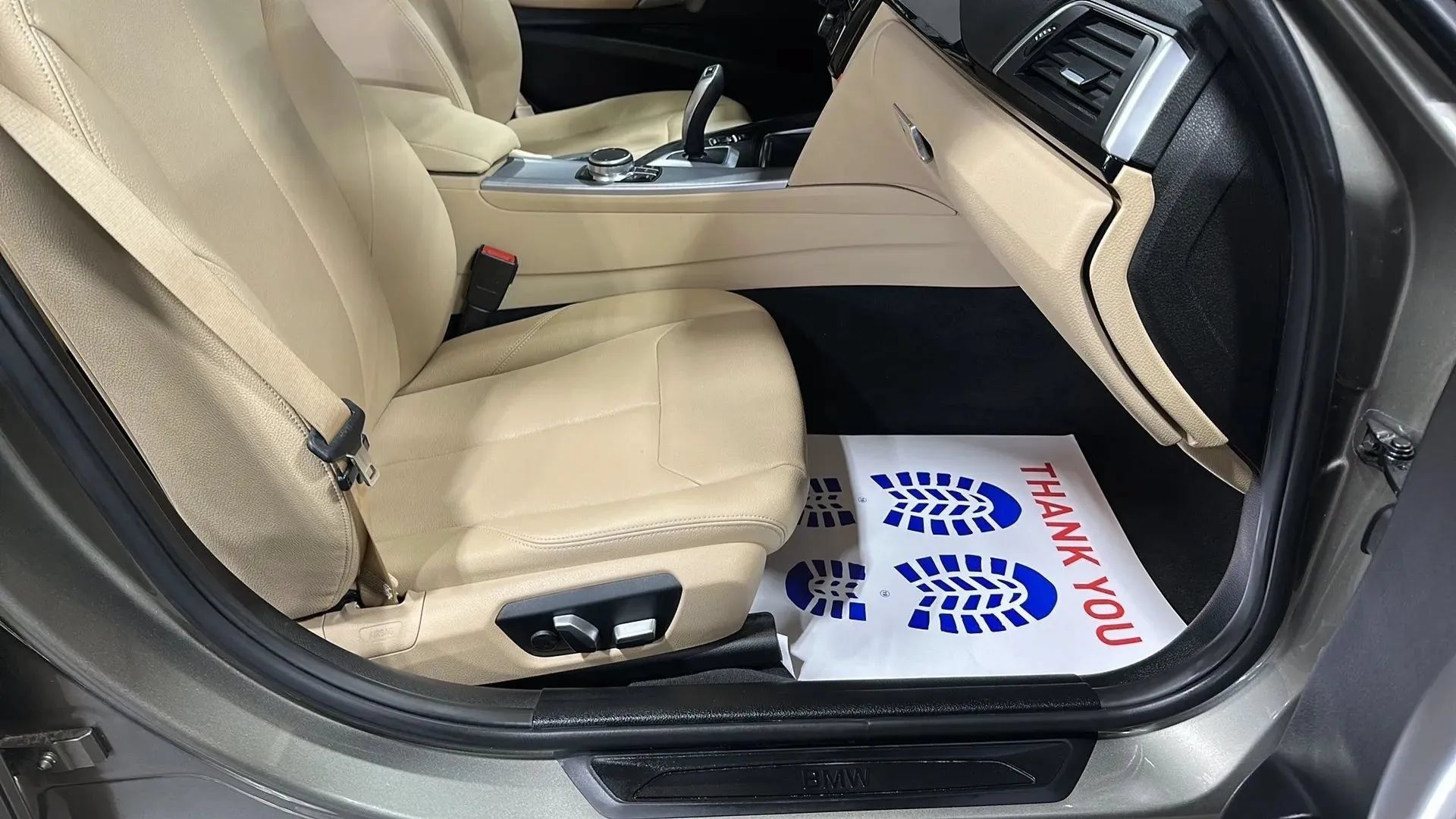 Used 2018 BMW 320i xDrive Sedan w/ Premium Package AWD/4WD image 16