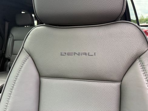 New 2026 GMC Yukon Denali w/ Denali Reserve Package AWD/4WD image 15