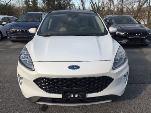 Used 2020 Ford Escape Titanium image 2