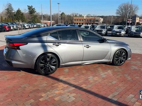 Used 2022 Nissan Altima 2.5 SR w/ Midnight Edition Package image 3