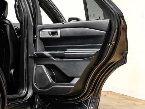 Used 2020 Ford Explorer Limited image 41