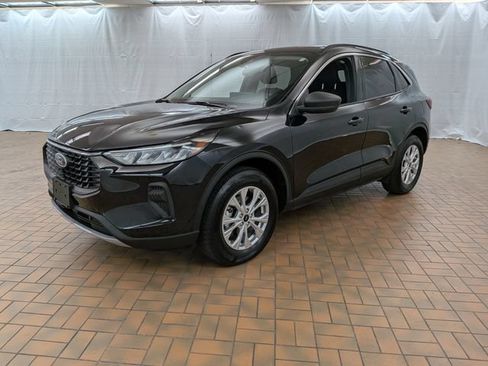 Certified 2024 Ford Escape Active w/ Tech Pack #1 AWD/4WD image 3